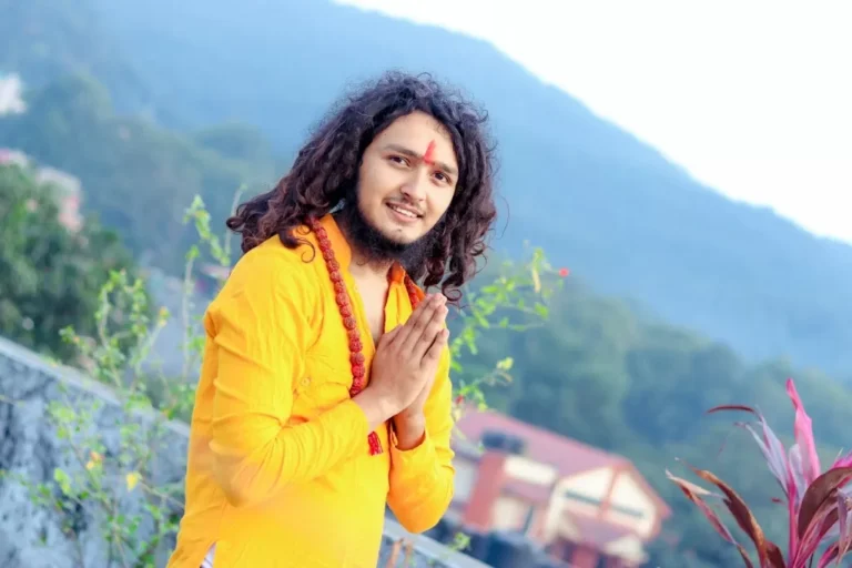 सामाजिक तथा धार्मिक अभियन्ता “ईश्वर ” काठमाडौं प्रस्थान गर्दै।